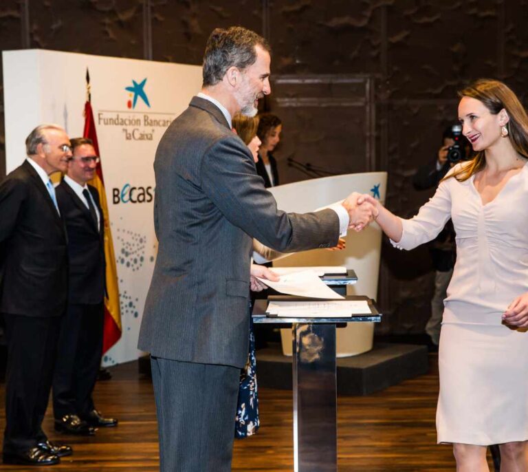 El Rey entrega las becas de ”la Caixa”, un referente entre la comunidad universitaria