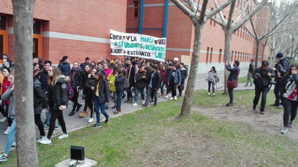 Manifestación de estudiantes de la URJC pidiendo la cabeza del rector, el pasado 8 de abril.