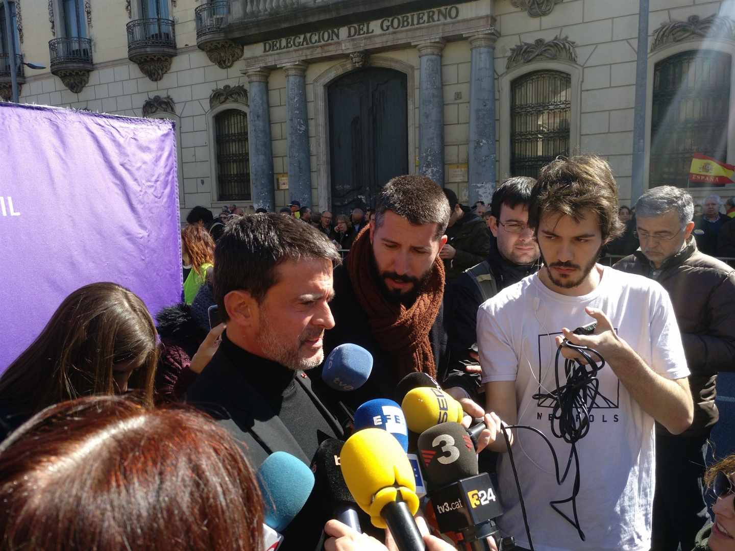 Valls pide una "plataforma abierta" con partidos no independentistas para las municipales de Barcelona