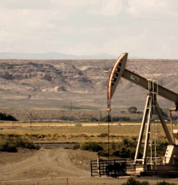 El brent cae levemente tras el ‘desbloqueo’ del petróleo ruso por EEUU [...]