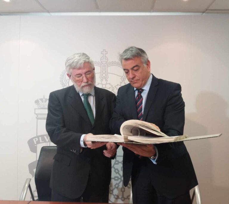 El Gobierno pide a los presos de ETA desmarcarse del EPPK