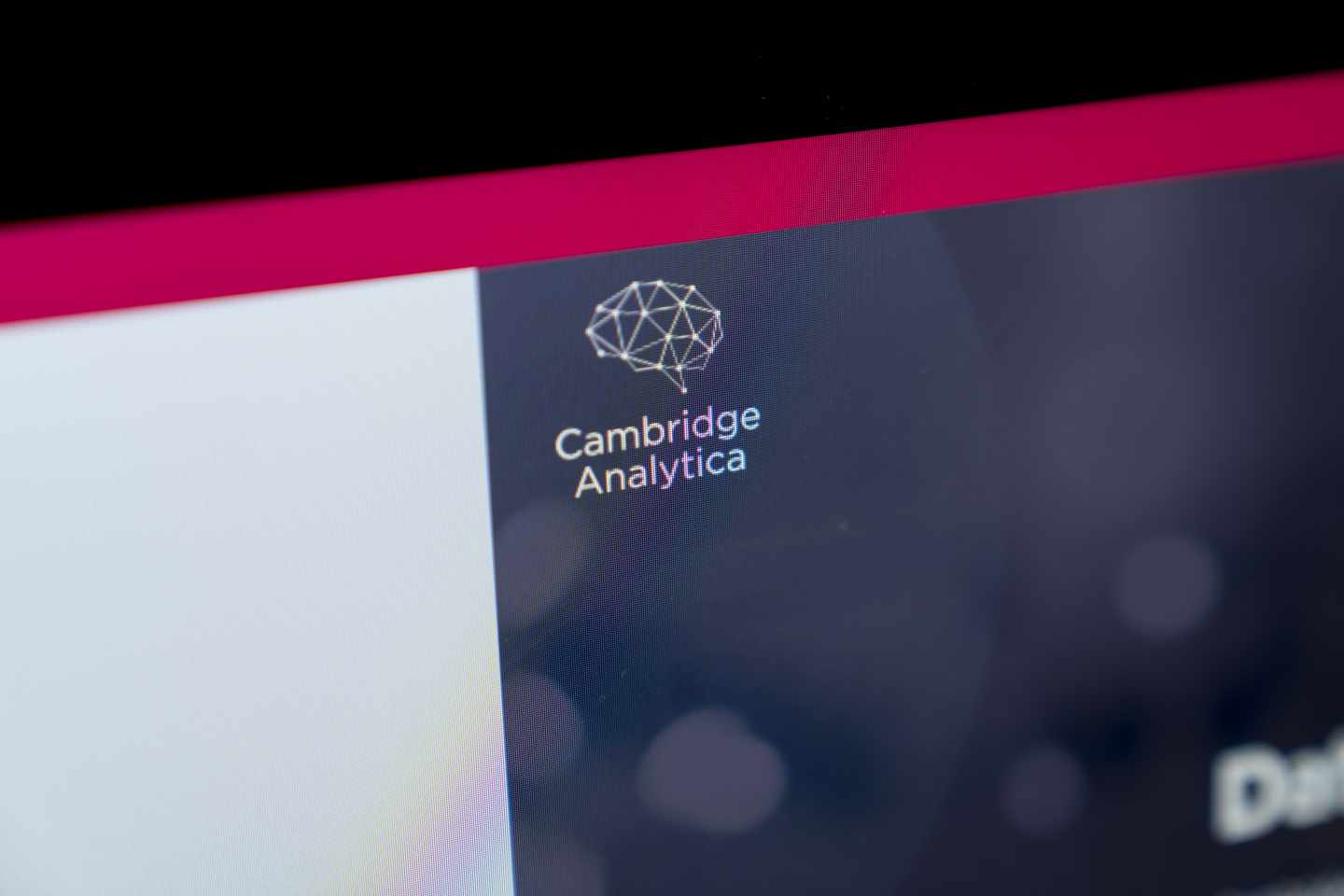 Cambridge Analytica echa el cierre tras el escándalo de los datos de Facebook.