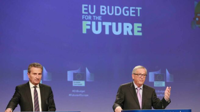 juncker_comision Bruselas propone crear un fondo de 30.000 millones para hacer frente a futuras crisis.