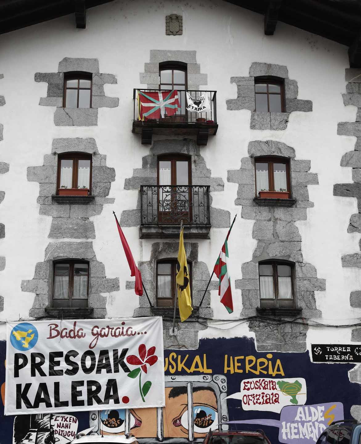 “Los terroristas que no han sido detenidos siguen en deuda con la Justicia y la sociedad”