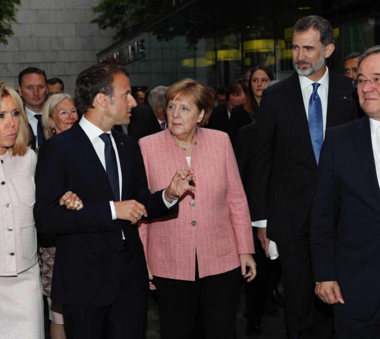 Macron, premio Carlomagno: "La única solución es la unidad, la división nos lleva a la inacción"