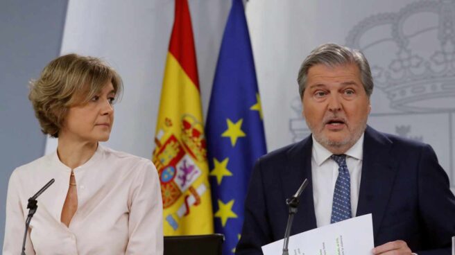 Méndez de Vigo junto a García Tejerina en la rueda de prensa posterior al Consejo de Ministrros