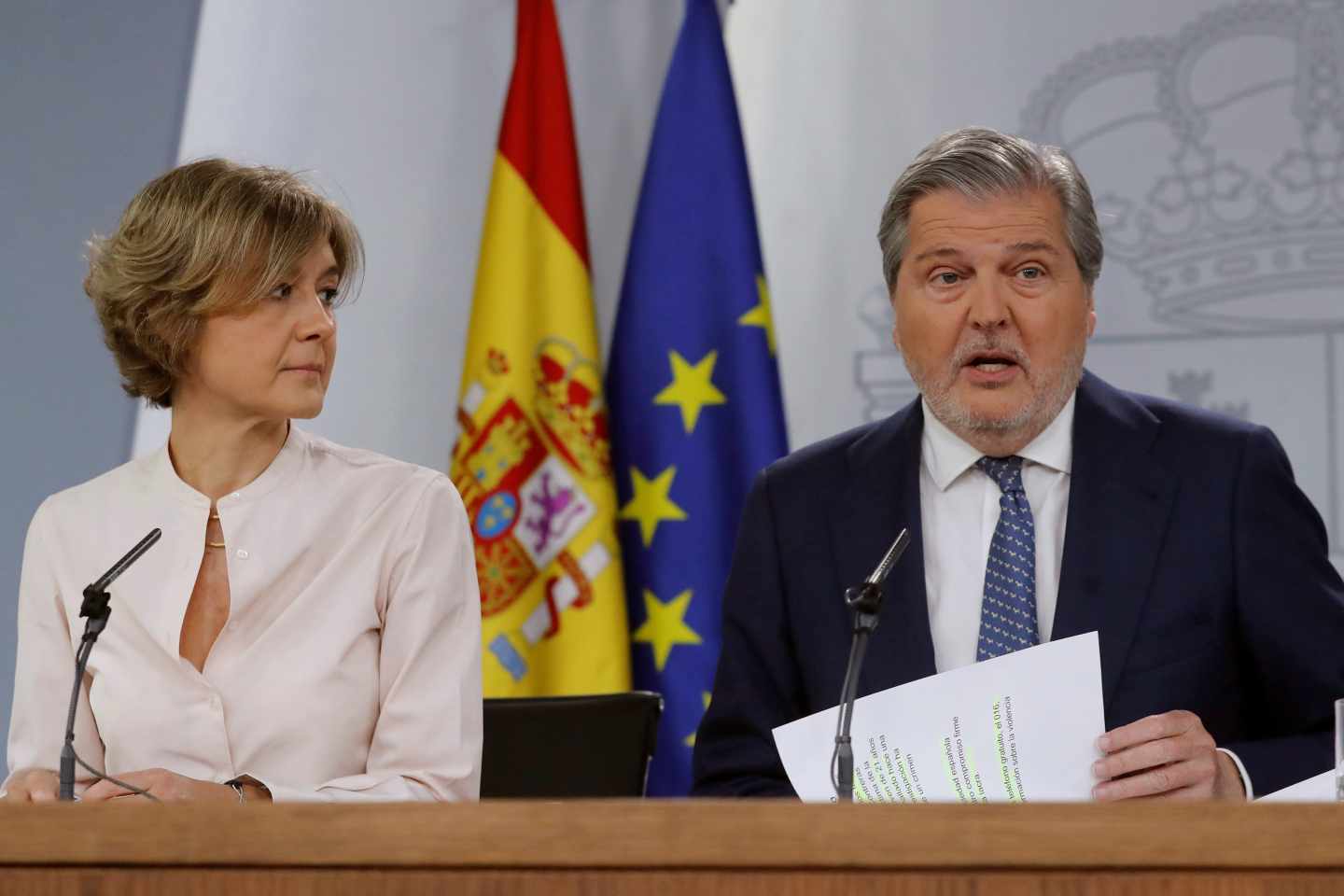 Méndez de Vigo junto a García Tejerina en la rueda de prensa posterior al Consejo de Ministrros