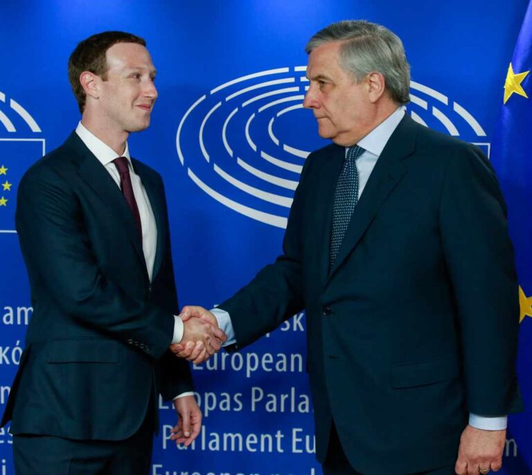 Zuckerberg solventa su declaración en la UE sin respuestas: "Tengo que coger un avión"