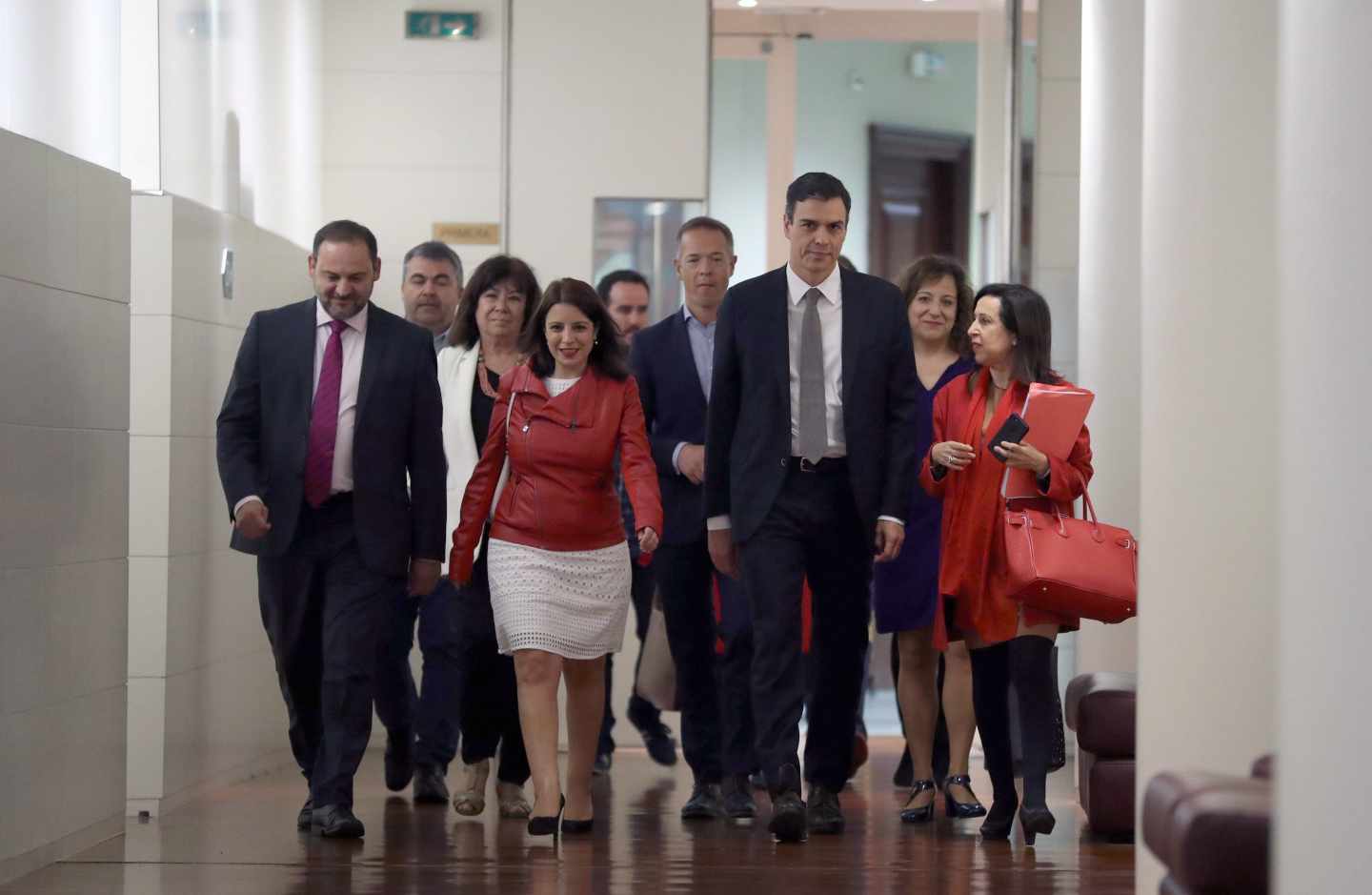 Sánchez ofrece consenso sobre las elecciones y avisa a Rajoy: "Su tiempo se ha acabado"