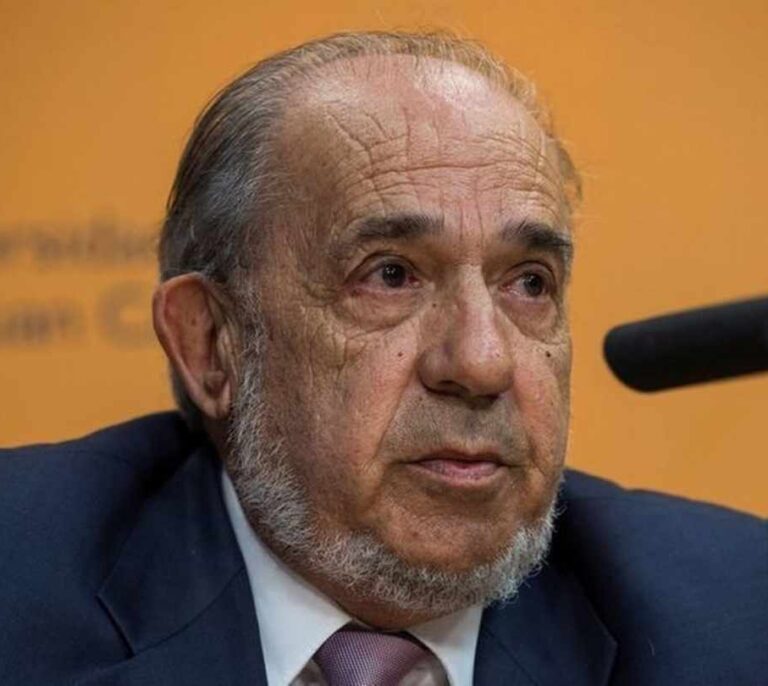 El director del máster de Cifuentes cargó a una 'tarjeta black' gastos personales