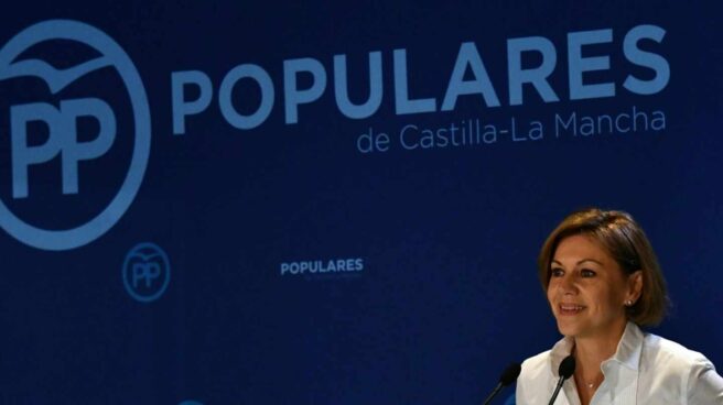 Cospedal, "harta de lecciones de feminismo", acusa a Podemos de "machismo asqueroso"