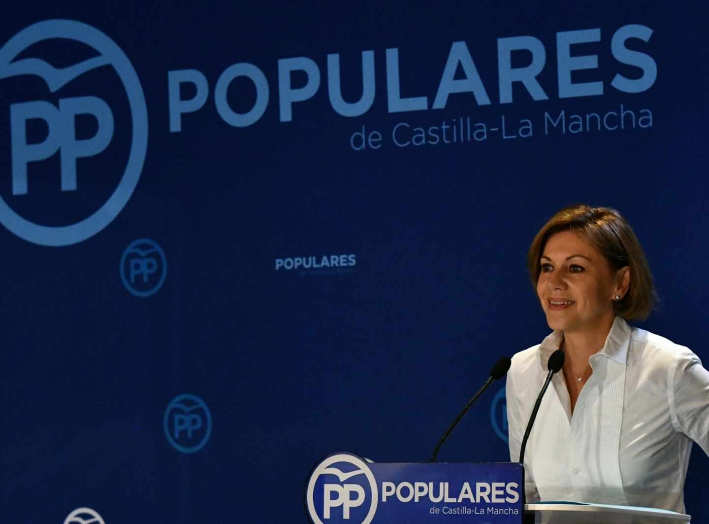 Cospedal, "harta de lecciones de feminismo", acusa a Podemos de "machismo asqueroso"