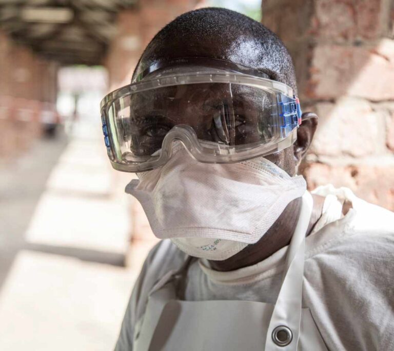 La OMS eleva a "muy alto" el riesgo para la salud pública por el brote de ébola en República Democrática del Congo