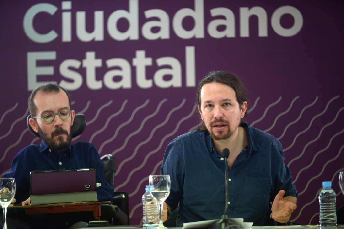 Pablo Echenique y Pablo Iglesias, en un acto de Podemos.