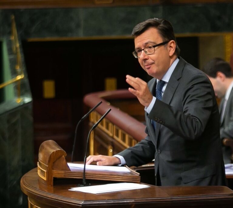 Escolano destaca la independencia y amplia experiencia de Hernández de Cos