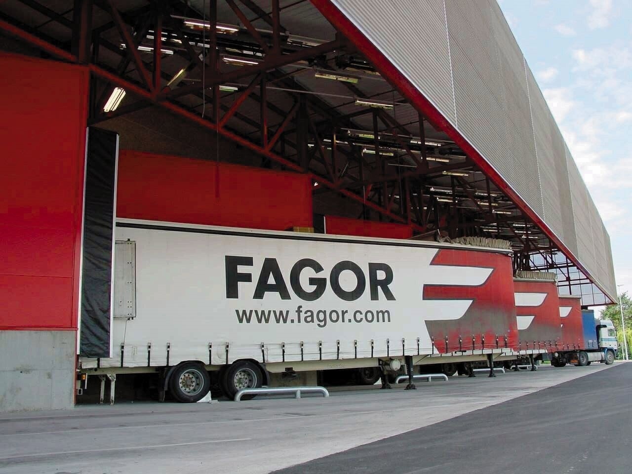 Corporación Mondragón niega responsabilidad en los 48 millones que le reclaman 957 ex socios de Fagor