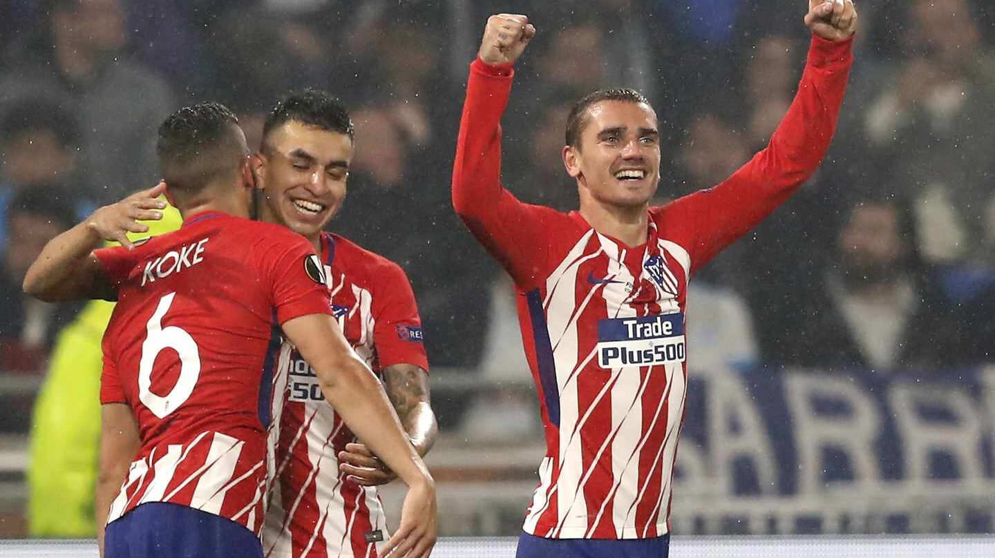 Antoine Griezmann (d) de Atlético celebra el 2-0 hoy, miércoles 16 de mayo de 2018, durante la final de la Liga Europa entre Olympique Marsella y Atlético Madrid en Lyon (Francia). EFE