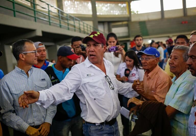 El opositor Falcón denuncia compra de votos en una jornada con una abstención histórica
