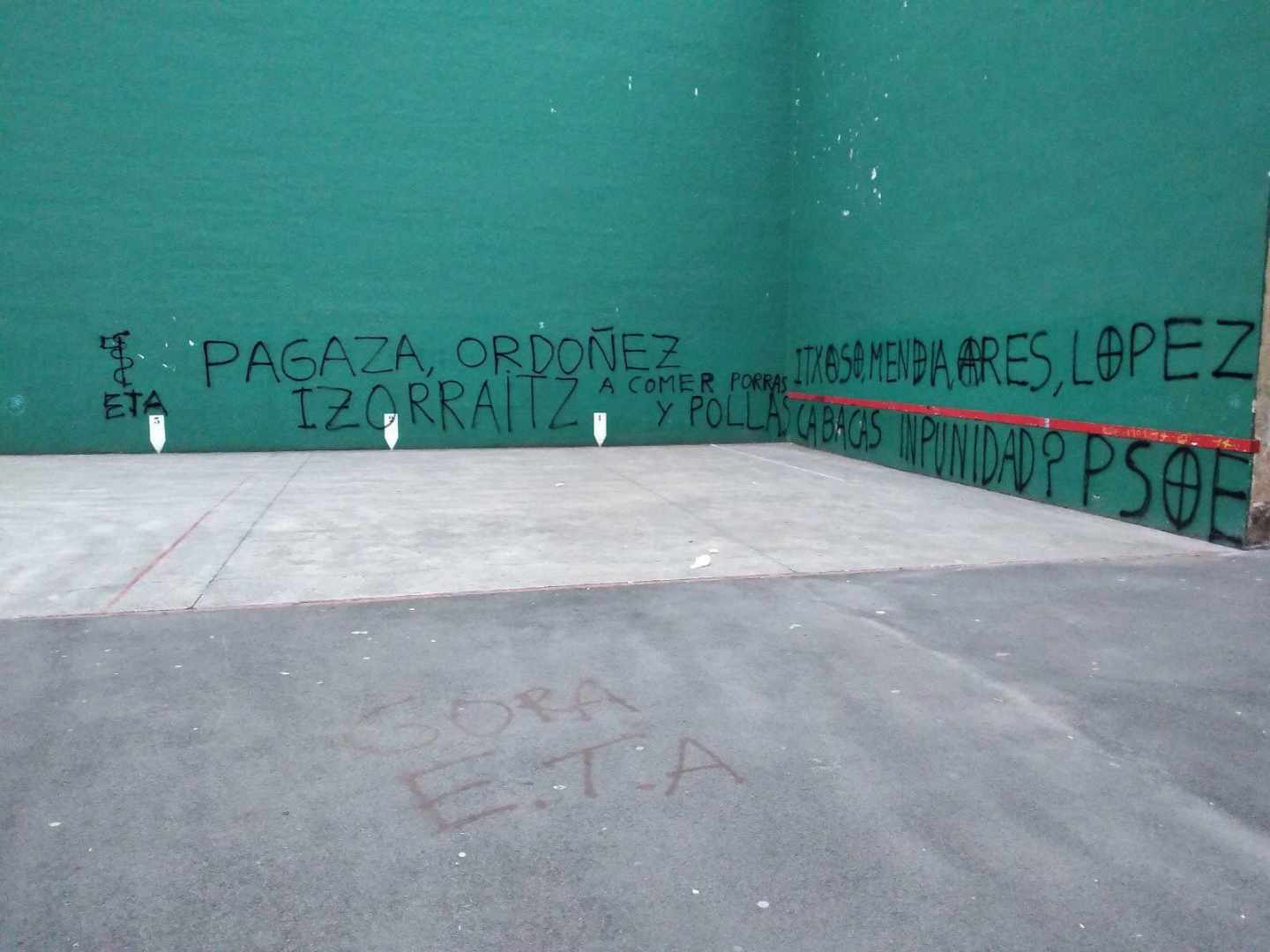 La Ertzaintza investiga las pintadas contra Pagaza, Ordóñez y López en Hernani