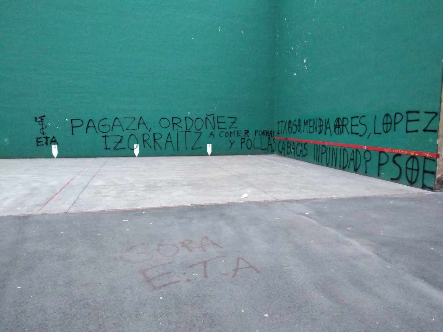 Aparecen pintadas amenazantes con el anagrama de ETA contra Pagaza, Ordóñez y López