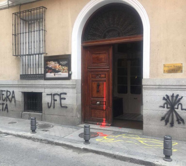 La Falange ataca el centro vasco de Madrid