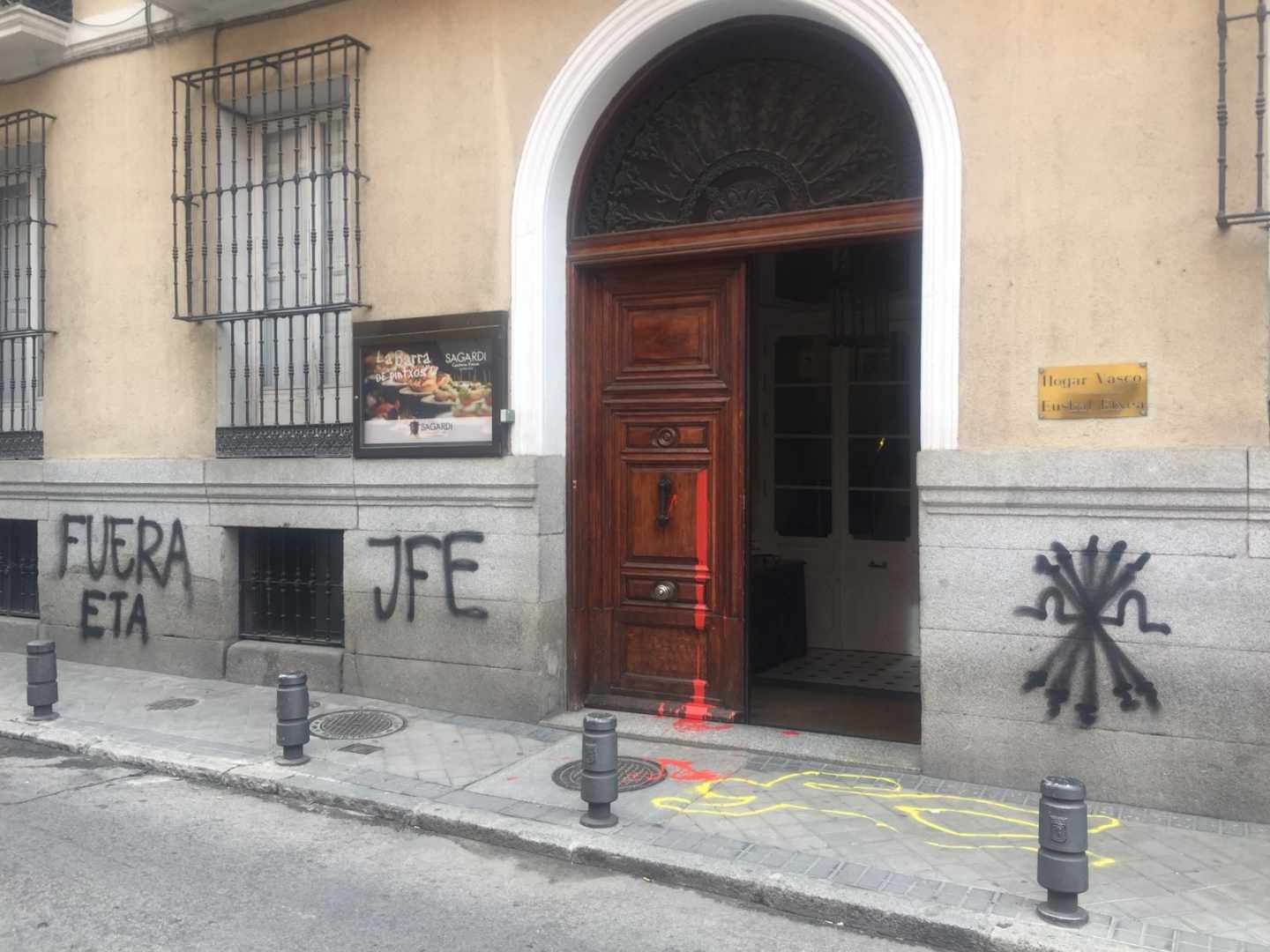 La Falange ataca el centro vasco de Madrid