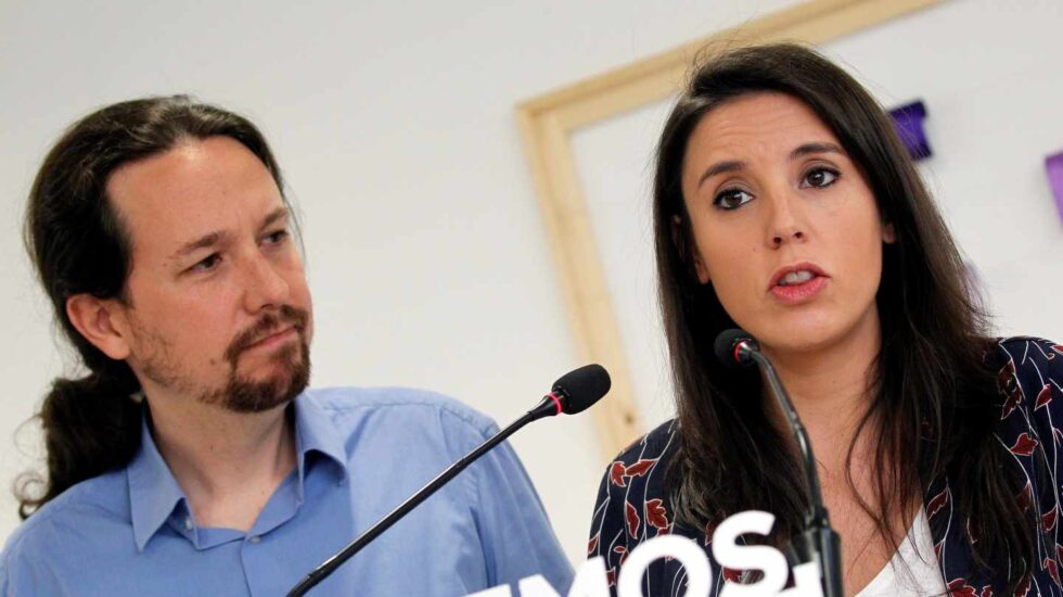 Pablo Iglesias e Irene Montero en rueda de prensa.