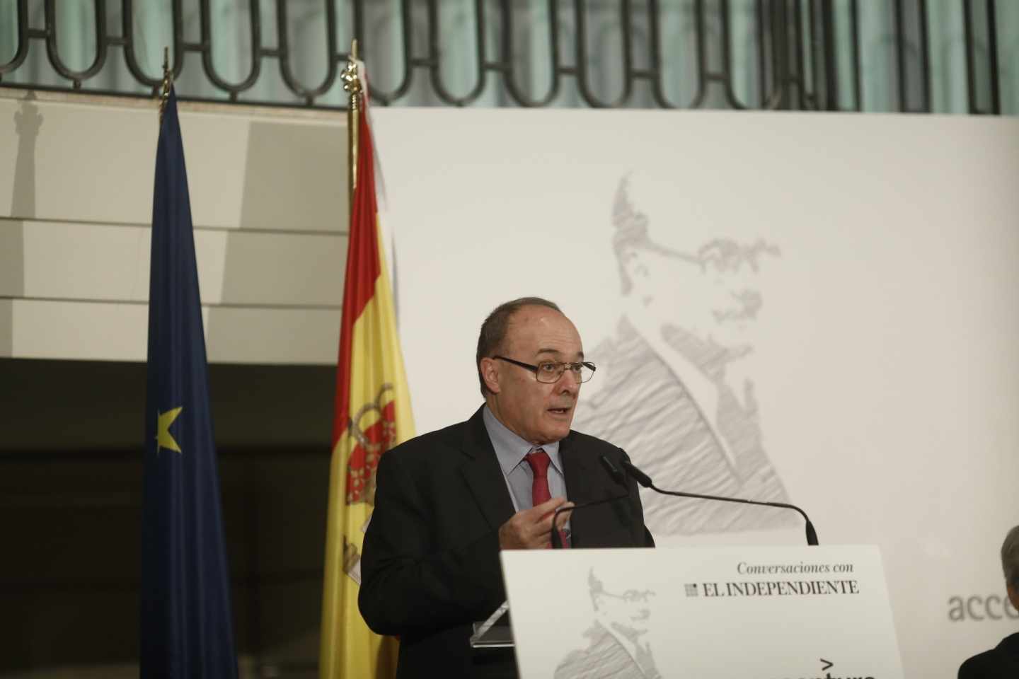 Luis María Linde, gobernador del Banco de España en las Conversaciones con El Independiente.