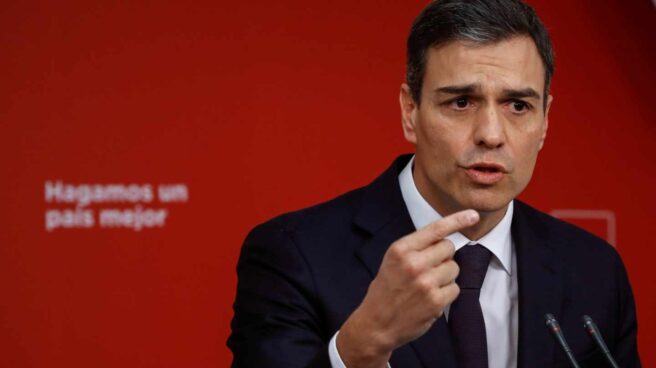El líder del PSOE, Pedro Sánchez, en rueda de prensa ofrecida en la sede del Partido, tras la reunión mantenida con el presidente del Gobierno, Mariano Rajoy, en el Palacio de la Moncloa para tratar de coordinar una acción conjunta ante el nuevo escenario político abierto en Cataluña con la investidura de Quim Torra.