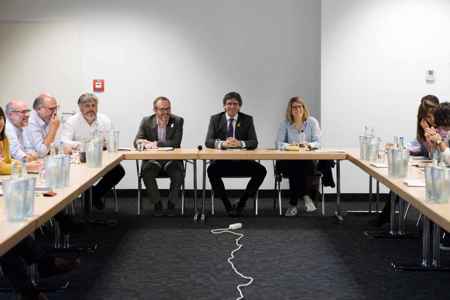 El expresidente de la Generalitat de Cataluña Carles Puigdemont, junto a la portavoz de JxCat, Elsa Altadi, en Berlín.