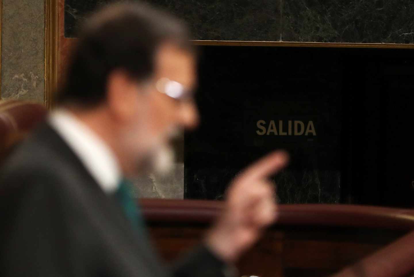 Moción de censura: Mariano Rajoy, en la tribuna del Congreso.