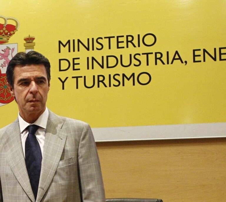 El Gobierno adjudica por 8.690 euros la realización del retrato del ex ministro Soria