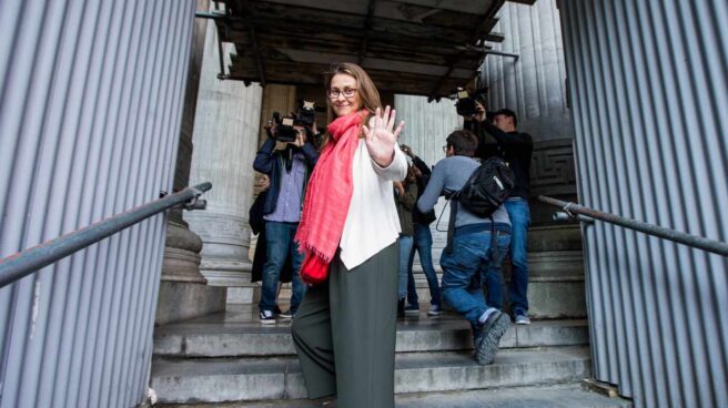 La ex consejera huida Meritxell Serret, a su llegada al tribunal en Bruselas.