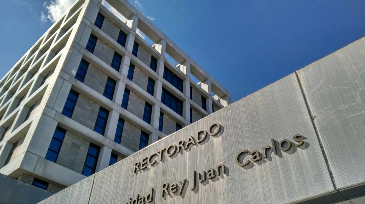 Fachada del edificio del Rectorado de la Universidad Rey Juan Carlos en Móstoles.