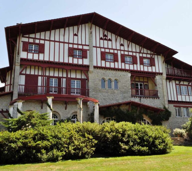 Cambo espera a Gerry Adams, Jonathan Powell y Berti Ahern para avalar el final de ETA