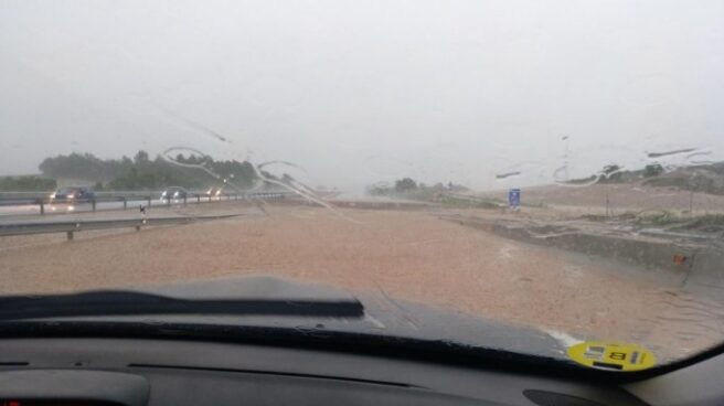 Inundaciones en la A3 por las fuertes lluvias.