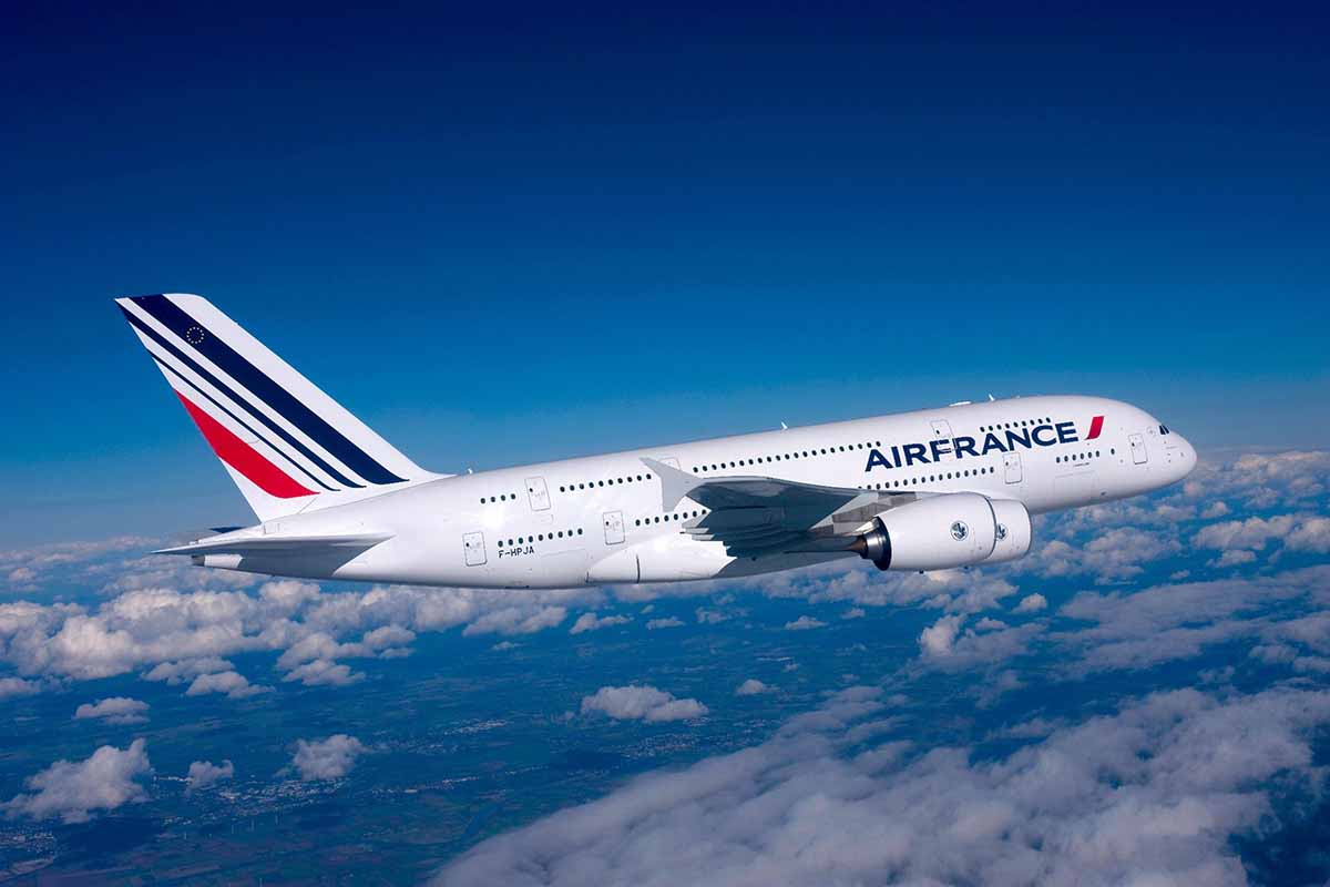 Air France se desploma en bolsa y pierde la mitad de su valor en cuatro meses.