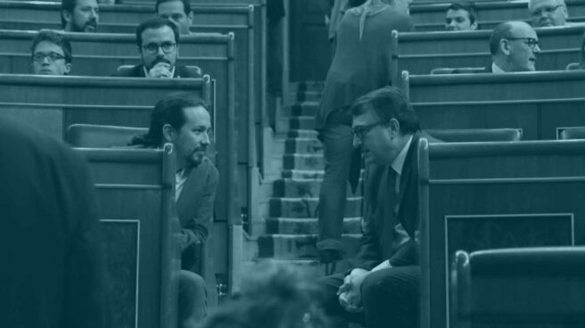 aitor esteban pnv y pablo igleisas podemos El portavoz del PNV, Aitor Esteban, conversa con el líder de Podemos, Pablo Iglesias.
