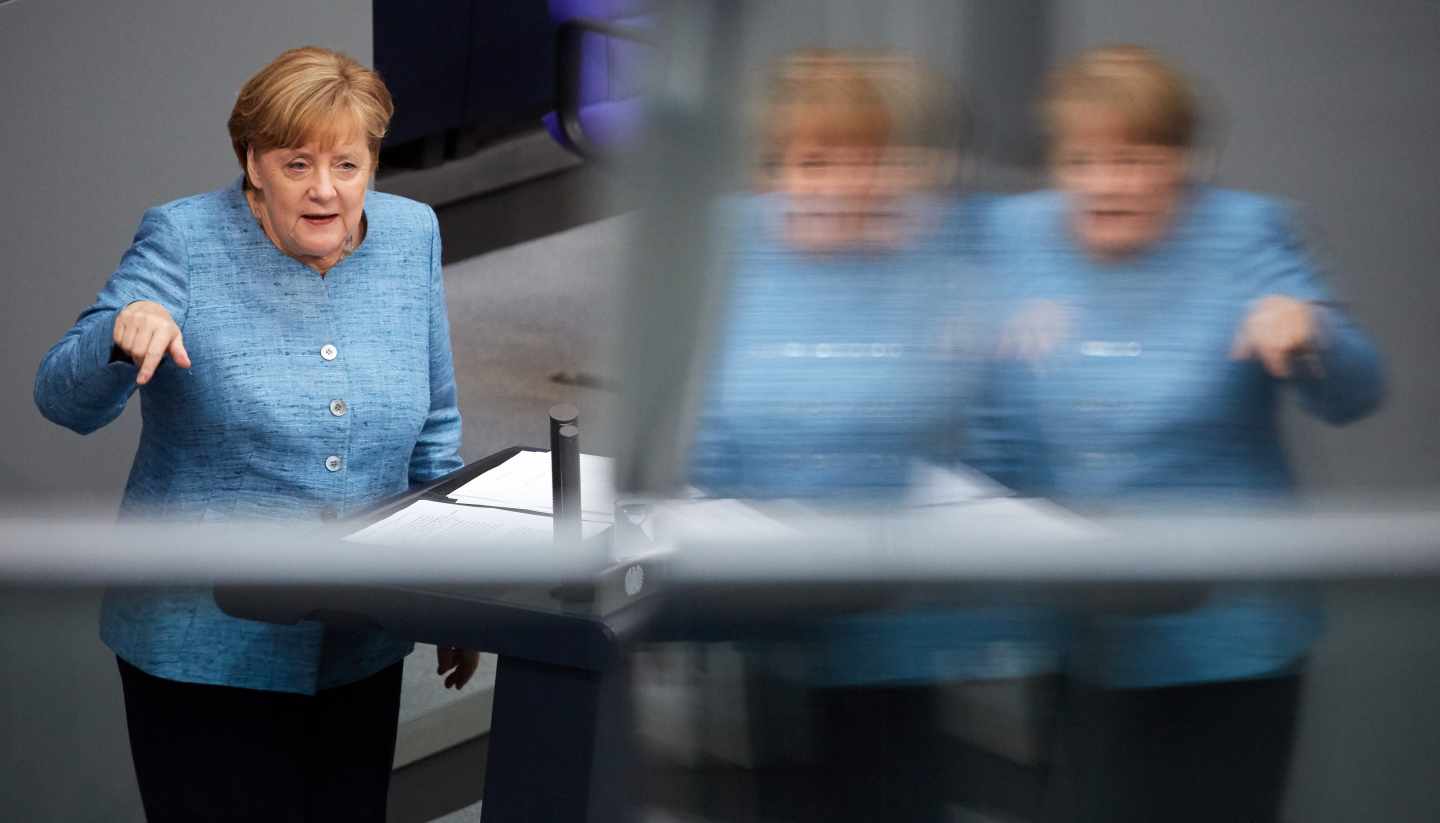 La canciller alemana, Angela Merkel, da un discurso durante un debate en el Bundestag.