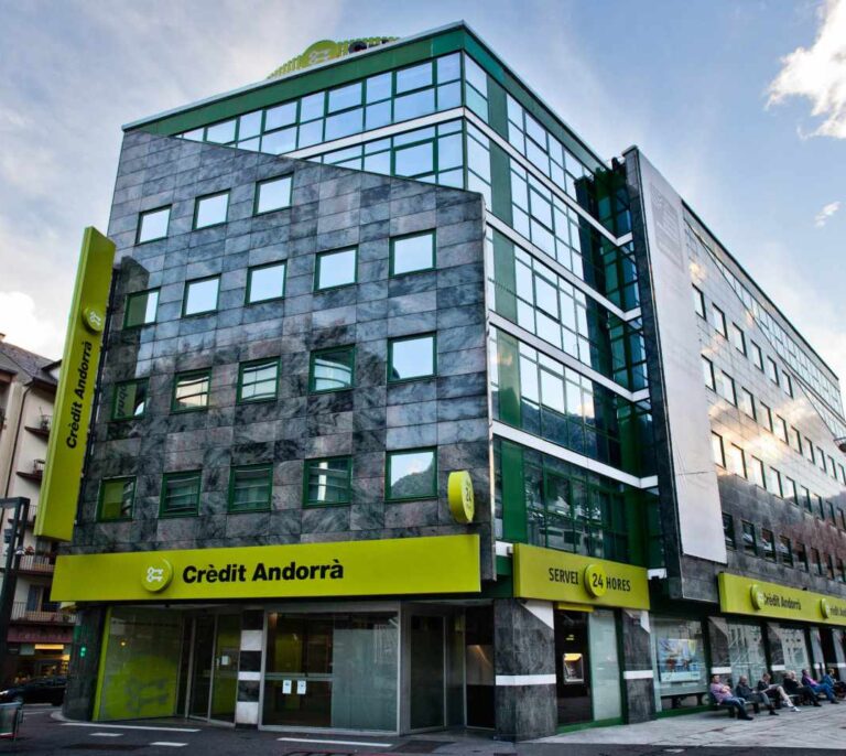 Revés para el mayor banco andorrano: gana la mitad de lo previsto y pierde negocio
