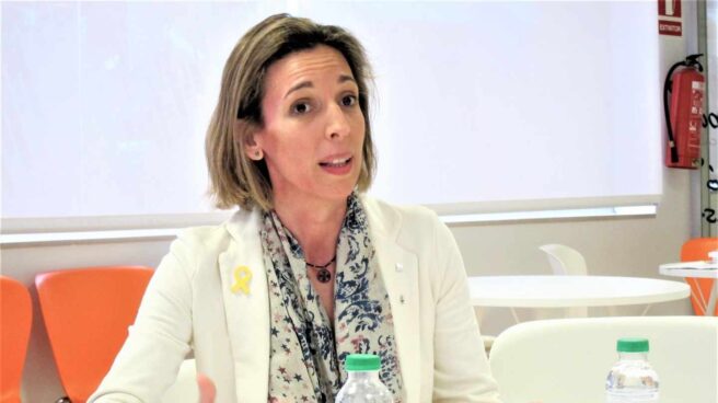 angels Chacon de concejal de Comercio y directora de Industria a consellera de Empresa Àngels Chacón, de concejal de Comercio y directora de Industria a consellera de Empresa.