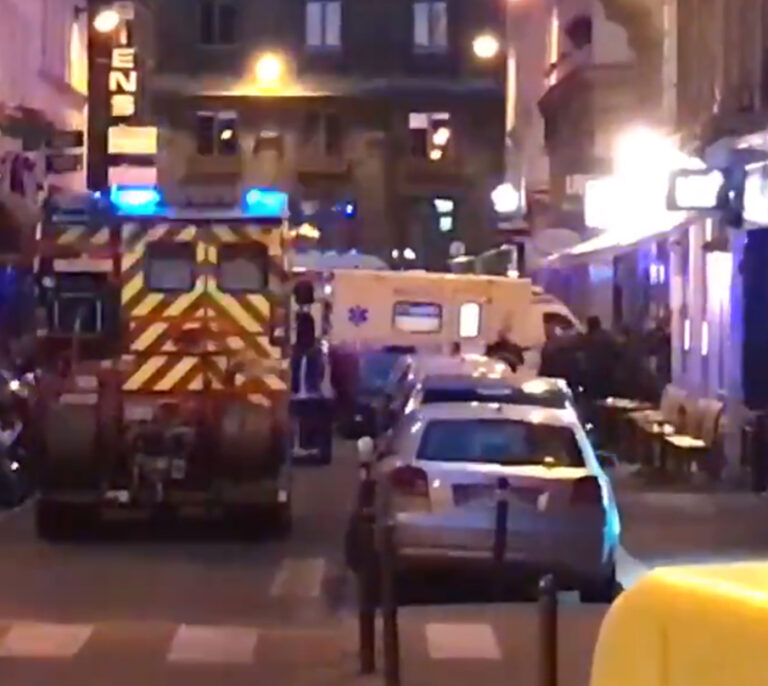 Un hombre acuchilla a varias personas en el centro de París