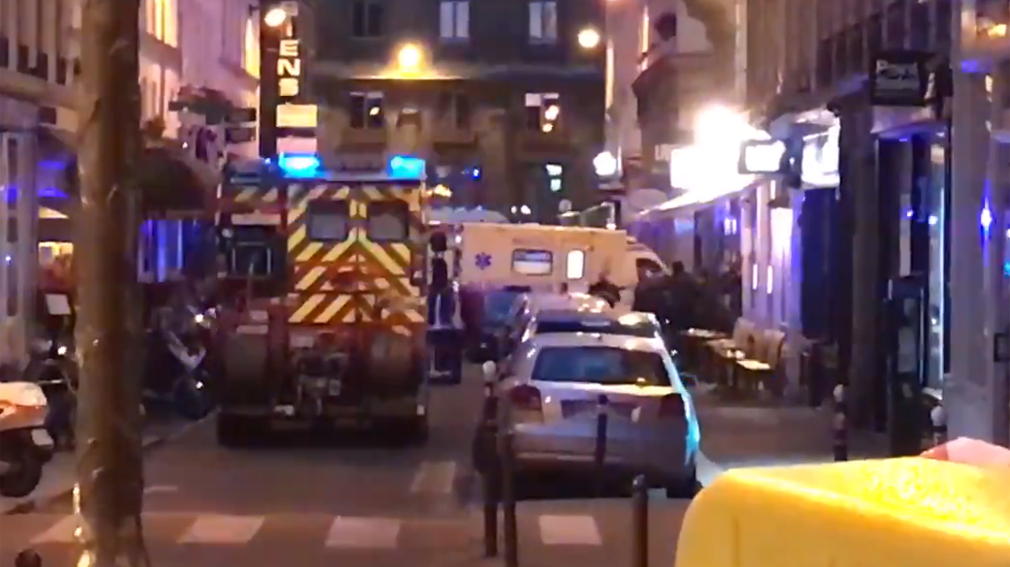 Un hombre acuchilla a varias personas en el centro de París