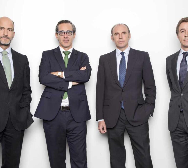 azValor confía en cuatro gurús de Bolsa para hacer ganar a sus clientes más del 10% anual