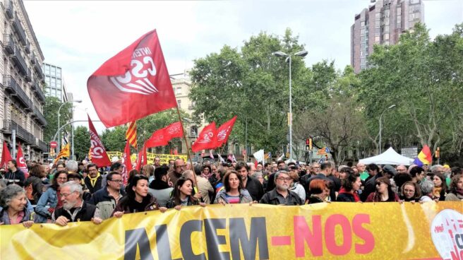 Más de 500 personas se manifiestan en Barcelona por los derechos sociales en la República
