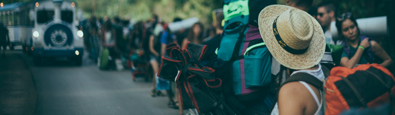 Gente yendo al Bioritme festival