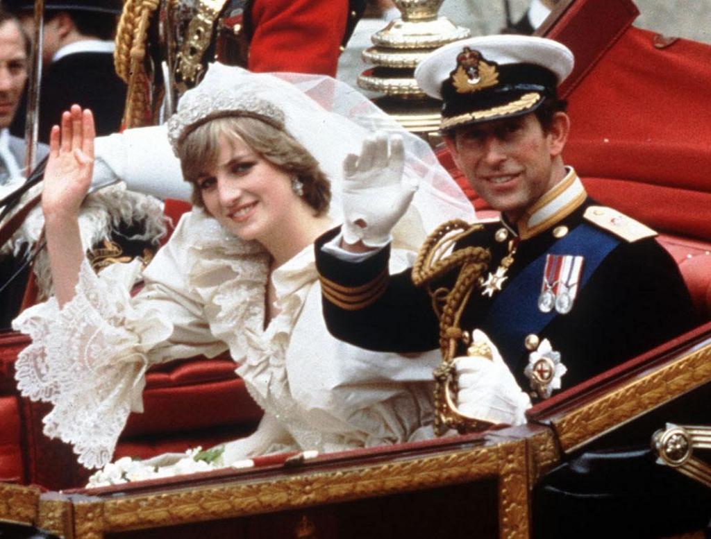 Diana de Gales, Lady Di, con Carlos de Inglagterra en su boda