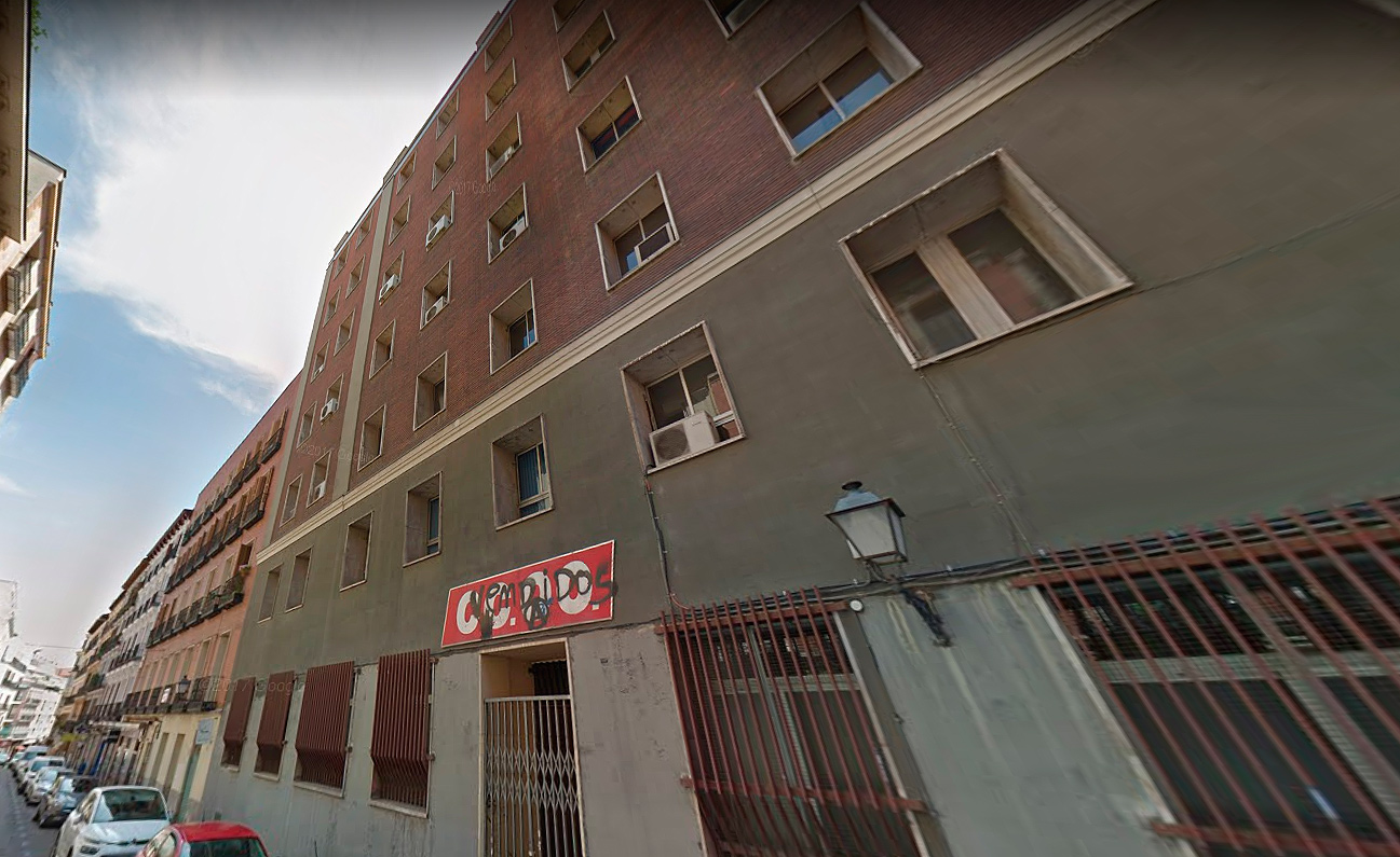 Edificio de CCOO en el barrio madrileño de Conde Duque, actualmente en espera de una reforma.