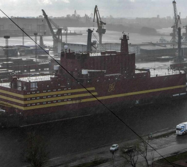 Razones por las que una central nuclear flotante en el Ártico es una idea terrible