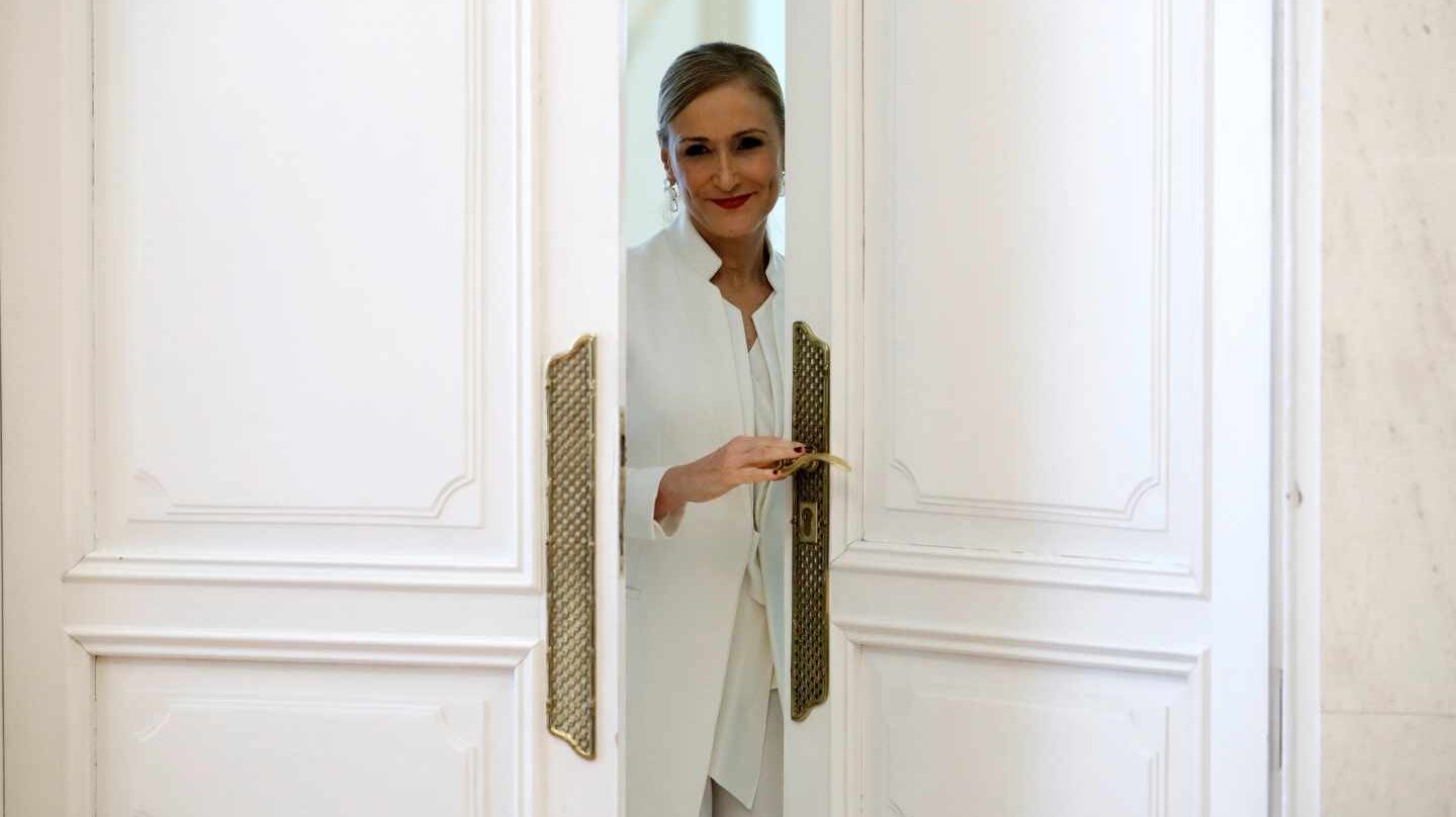 Cristina Cifuentes, instantes después de anunciar su dimisión como presidenta de la Comunidad de Madrid.